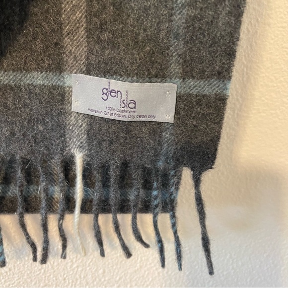 Glen Isla 100% Cashmere Scarf Fringe Gray Blue Plaid-76x10” - Picture 5 of 5